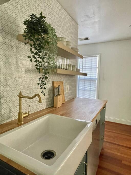Brand New, Cozy, Modern, One-Bedroom Apartment 福尔斯彻奇 外观 照片